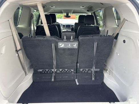 Used 2020 Chrysler Pacifica Touring-L FWD image 22