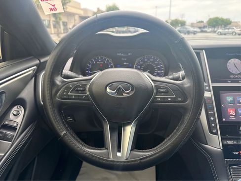 Used 2017 INFINITI Q60 2.0t w/ Moonroof Package RWD image 17
