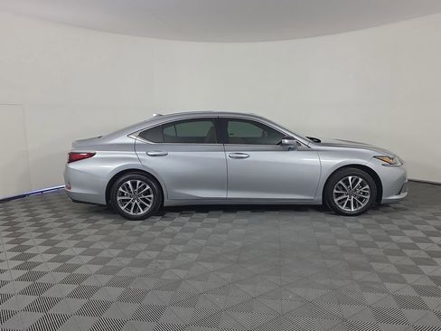 Used 2025 Lexus ES 350 w/ Accessory Package (Z2) image 8