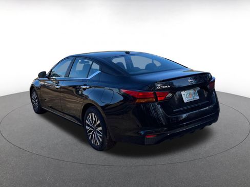 Used 2025 Nissan Altima 2.5 SV image 9
