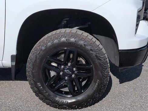 Used 2025 Chevrolet Silverado 1500 Custom Trail Boss AWD/4WD image 10