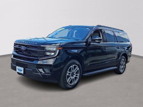 Used 2025 Ford Expedition Max Active AWD/4WD image 3