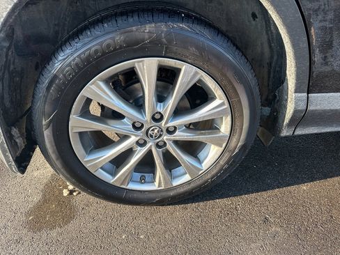 Used 2018 Toyota RAV4 Limited image 29