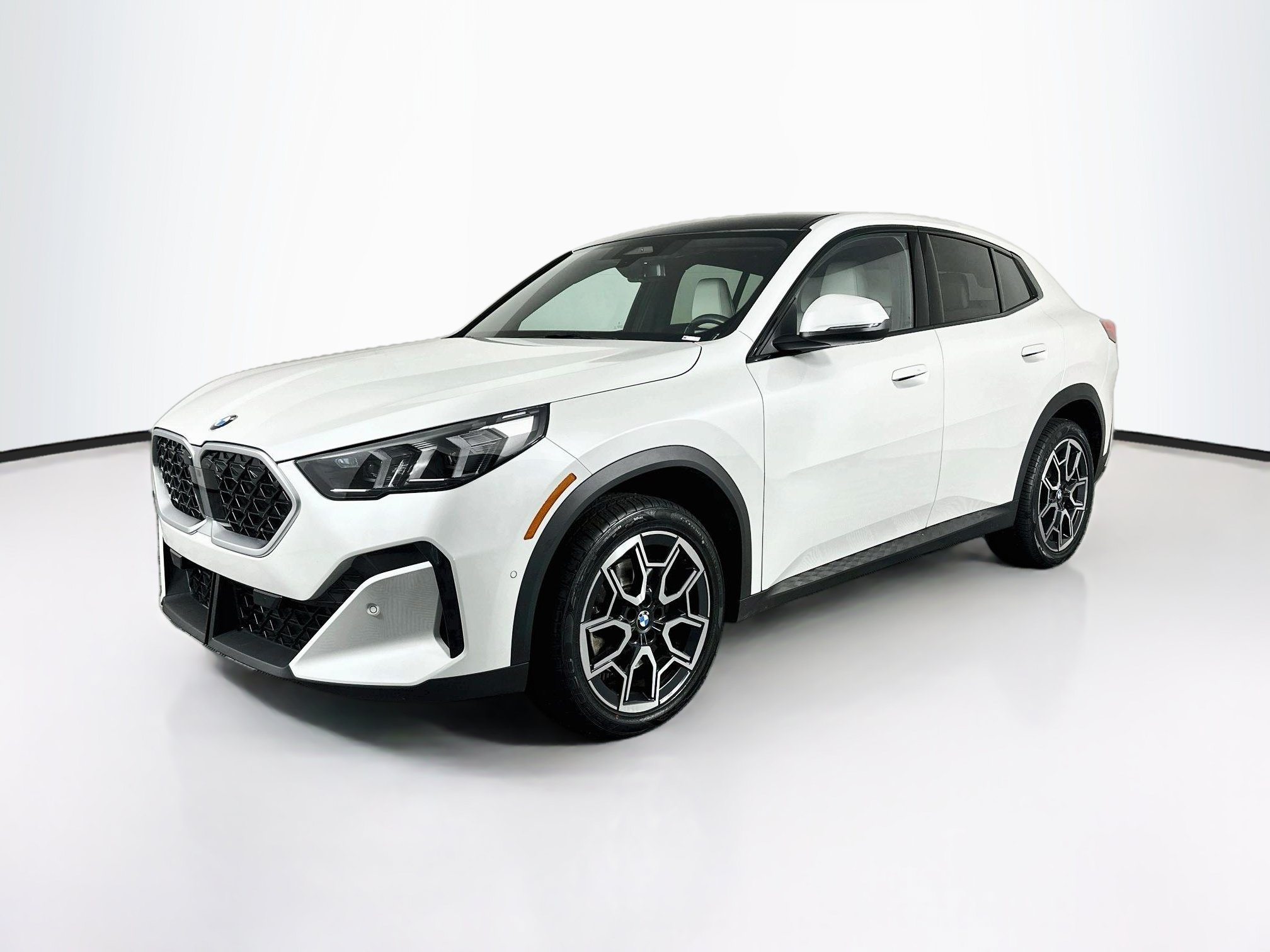 Used 2026 BMW X2 xDrive28i AWD/4WD image 3