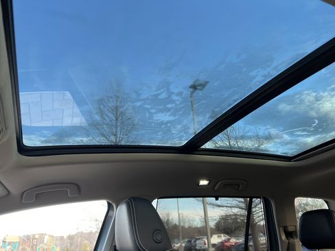 Certified 2025 Volkswagen Atlas SE image 26