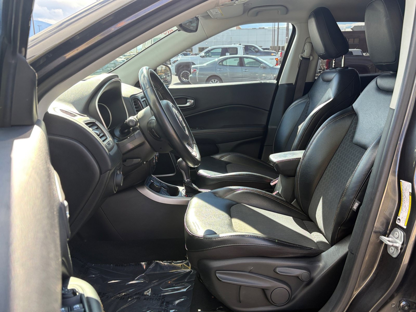 Used 2018 Jeep Compass Latitude AWD/4WD image 11