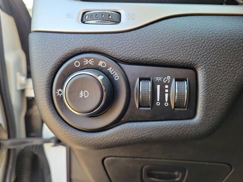 Used 2016 Jeep Cherokee Latitude image 19