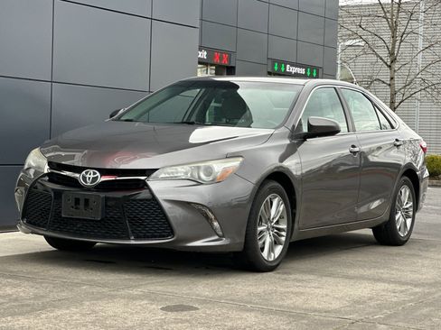 Used 2017 Toyota Camry SE image 7