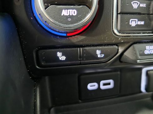 Used 2021 Chevrolet Suburban LT AWD/4WD image 19
