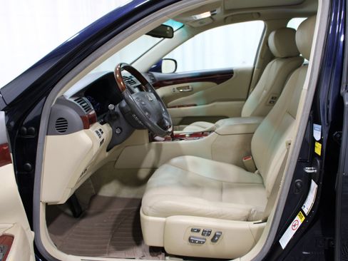 Used 2008 Lexus LS 460 RWD image 3