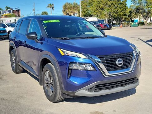 Used 2023 Nissan Rogue S image 2