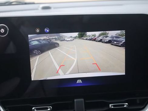 Used 2025 Chevrolet Equinox LT FWD image 16