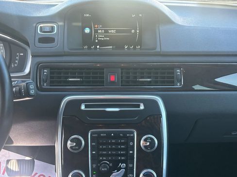Used 2015 Volvo XC70 T6 image 17