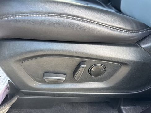 Used 2023 Ford Explorer XLT w/ Equipment Group 202A AWD/4WD image 17