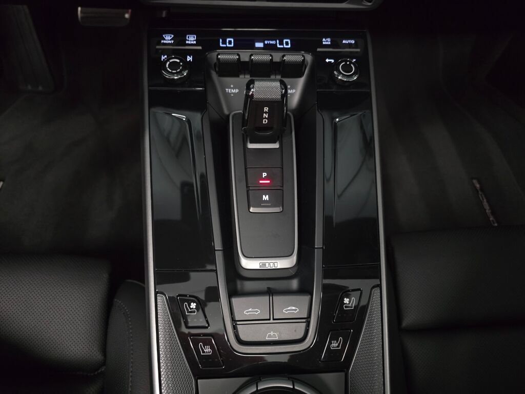 Certified 2025 Porsche 911 Carrera RWD image 18