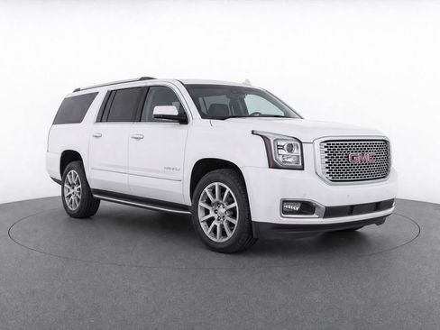 Used 2017 GMC Yukon XL Denali w/ Open Road Package AWD/4WD image 2