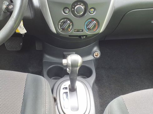 Used 2019 Nissan Versa SV FWD image 6