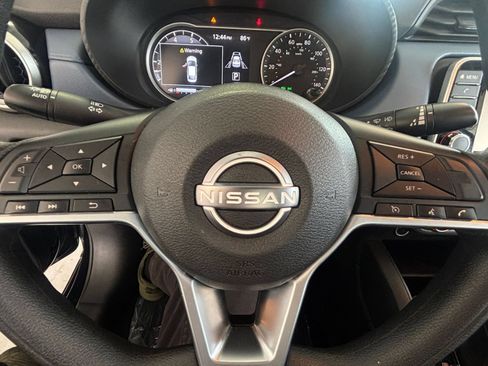 Used 2025 Nissan Versa SV FWD image 27