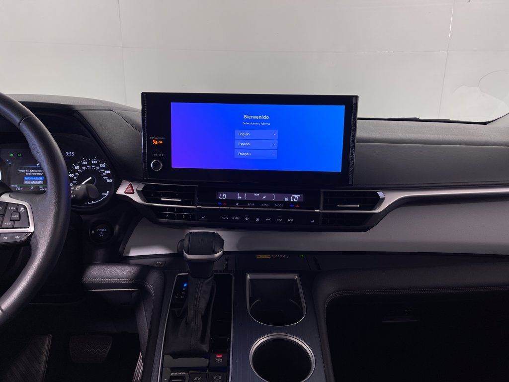 Certified 2025 Toyota Sienna XLE FWD image 15