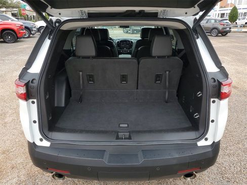 Used 2020 Chevrolet Traverse LT image 12