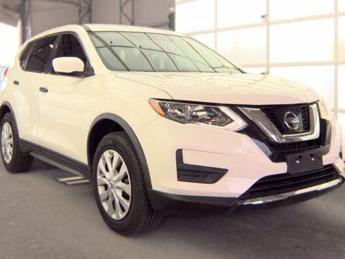 Used 2017 Nissan Rogue S AWD/4WD image 3