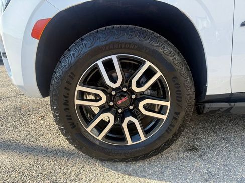 Used 2024 GMC Yukon AT4 w/ AT4 Premium Package image 10