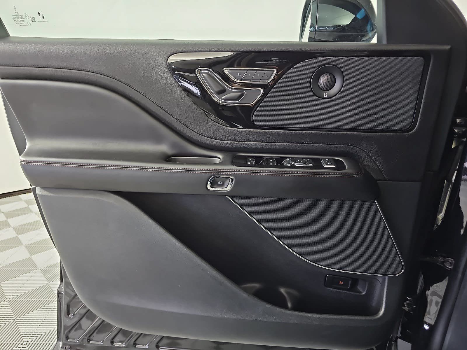 Used 2024 Lincoln Aviator Reserve RWD image 23