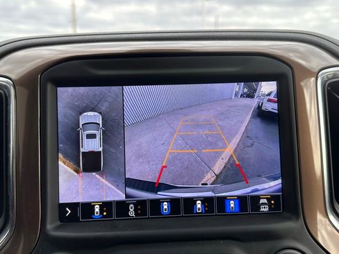 Used 2022 Chevrolet Silverado 1500 High Country w/ Technology Package image 38