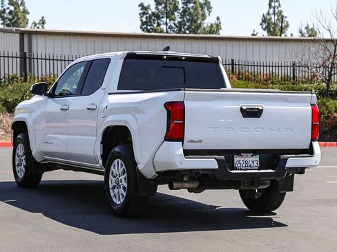 Certified 2024 Toyota Tacoma SR5 AWD/4WD image 5