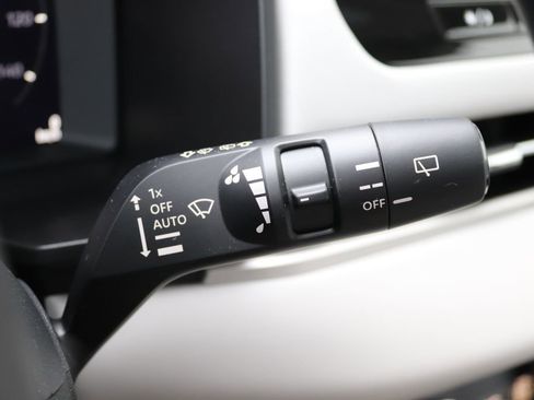 Used 2025 Mitsubishi Outlander AWD image 45