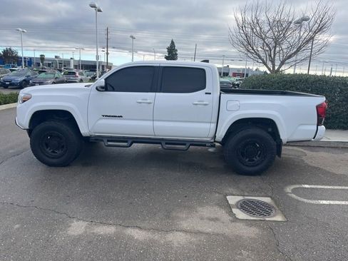 Used 2020 Toyota Tacoma SR image 9