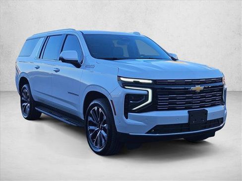 Certified 2025 Chevrolet Suburban High Country image 3