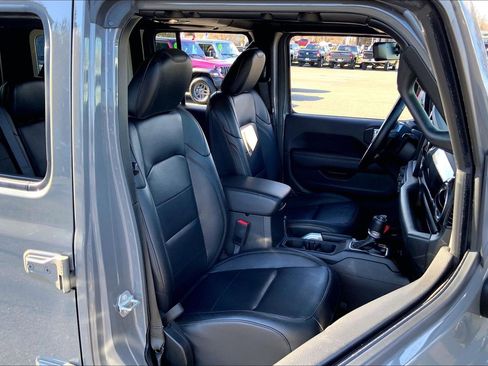 Used 2020 Jeep Wrangler Unlimited Sahara image 7