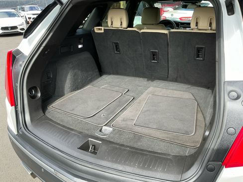 Used 2018 Cadillac XT5 FWD image 28