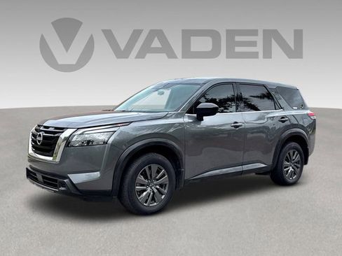 Certified 2024 Nissan Pathfinder S FWD image 3