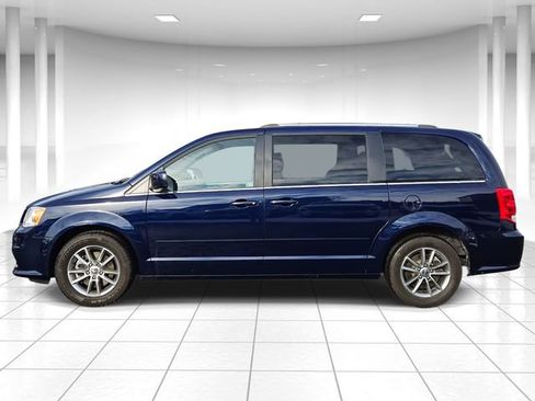 Used 2015 Dodge Grand Caravan SXT image 2