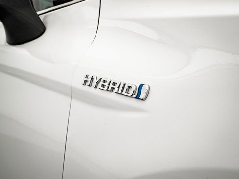 Used 2018 Toyota Camry SE image 16