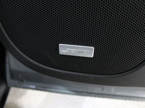 Used 2023 GMC Acadia SLT w/ Elevation Edition image 31