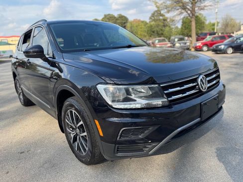 Used 2020 Volkswagen Tiguan SE image 3