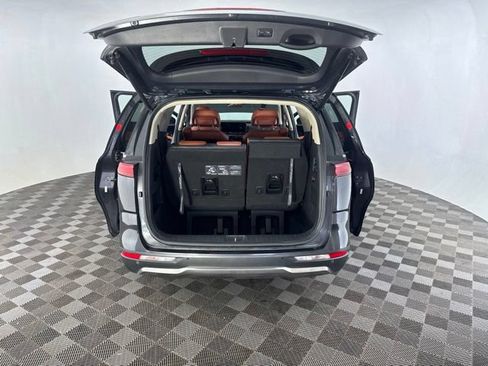Used 2023 Kia Carnival SX Prestige FWD image 19