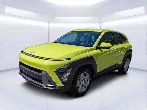 Certified 2025 Hyundai Kona SE FWD image 8