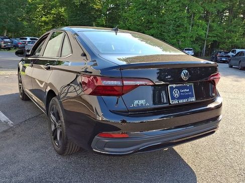 Certified 2023 Volkswagen Jetta SE w/ Panoramic Sunroof Package FWD image 8