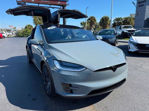 Used 2018 Tesla Model X 100D image 3