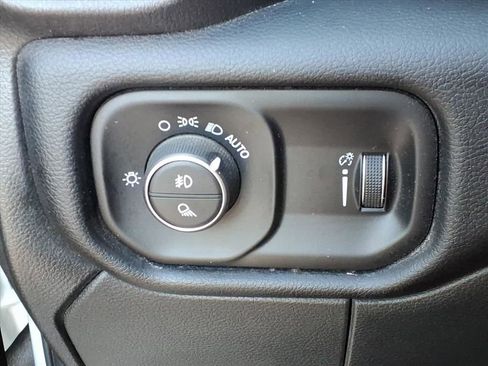 Used 2024 RAM 2500 Big Horn AWD/4WD image 11