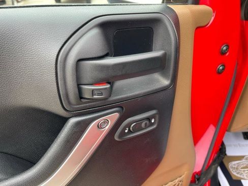 Used 2015 Jeep Wrangler Sahara image 23