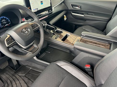 Certified 2026 Toyota Sienna Platinum AWD/4WD image 9