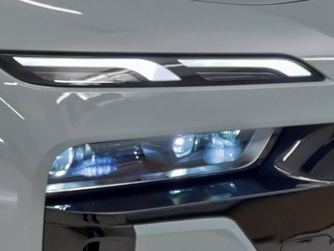 New 2026 BMW 740i w/ Premium Package image 9