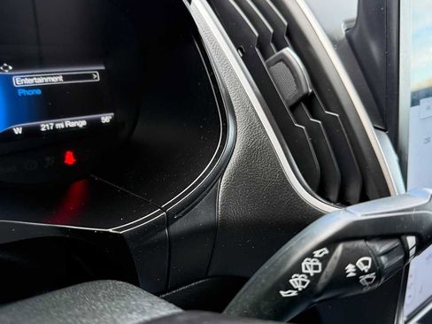 Used 2023 Ford Edge SEL image 18