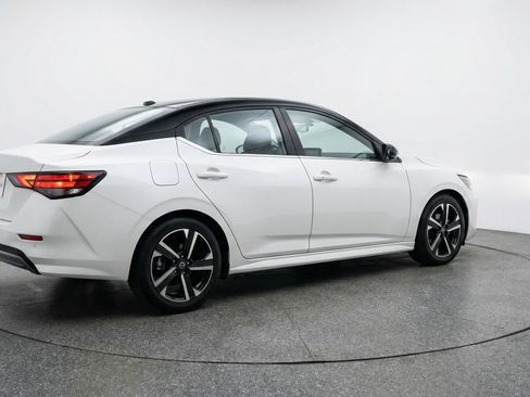 Used 2025 Nissan Sentra SV FWD image 9
