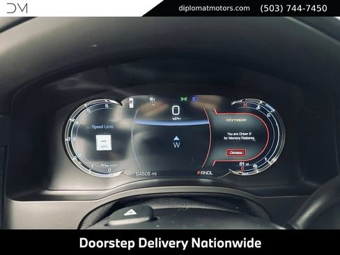 Used 2017 Cadillac Escalade ESV Platinum AWD/4WD image 40
